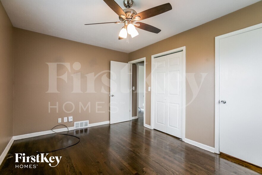 Building Photo - 804 NW Hearnes Ave