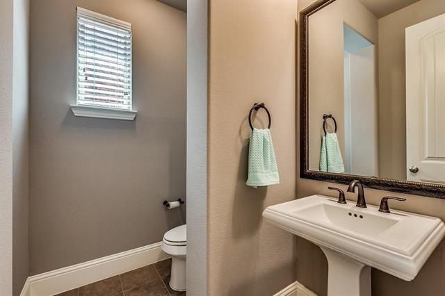 Building Photo - 7027 Nueces Dr