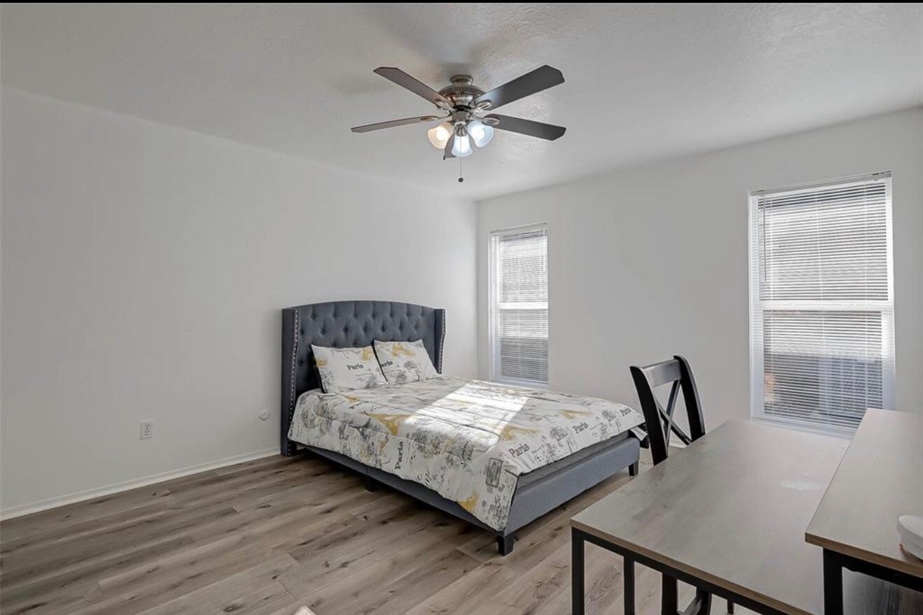 Primary bedroom - 10826 Lynbrook Dr