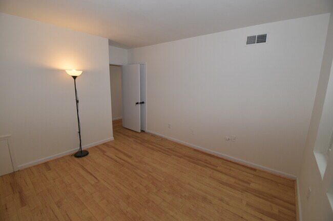 Building Photo - 1806 Key Blvd