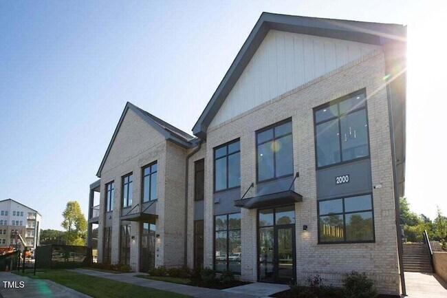 Building Photo - 2000 Olivewood St