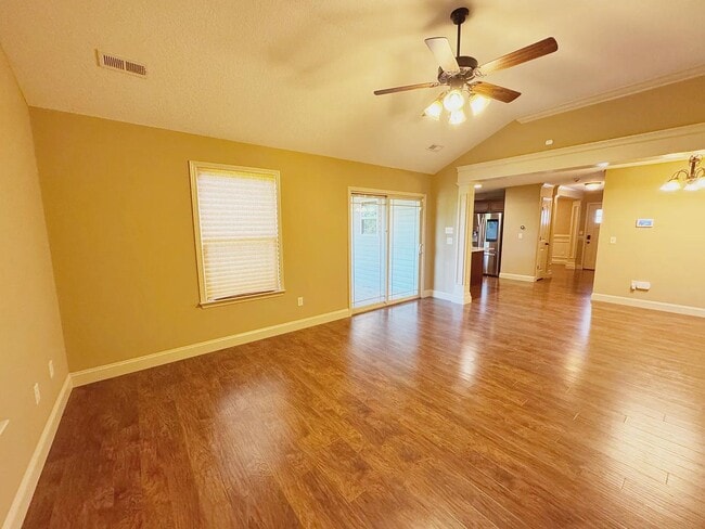 Building Photo - 106 S Hamlet Ct
