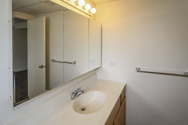 Building Photo - 3 Bedroom / 2 Bath Home in Bountiful!