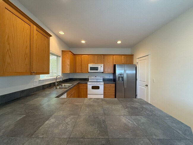 Building Photo - TAKE A LOOK AT THIS GORGEOUS HOME SITTING ...