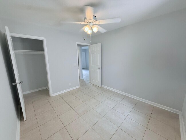 Building Photo - 809 2nd St