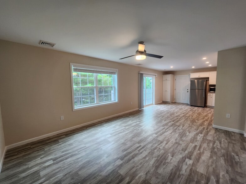 Building Photo - 50 Nicholas Ln