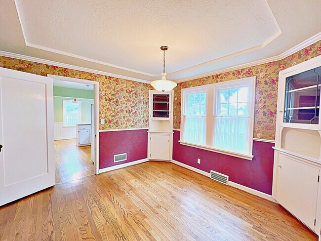 Building Photo - 6309 NE Broadway