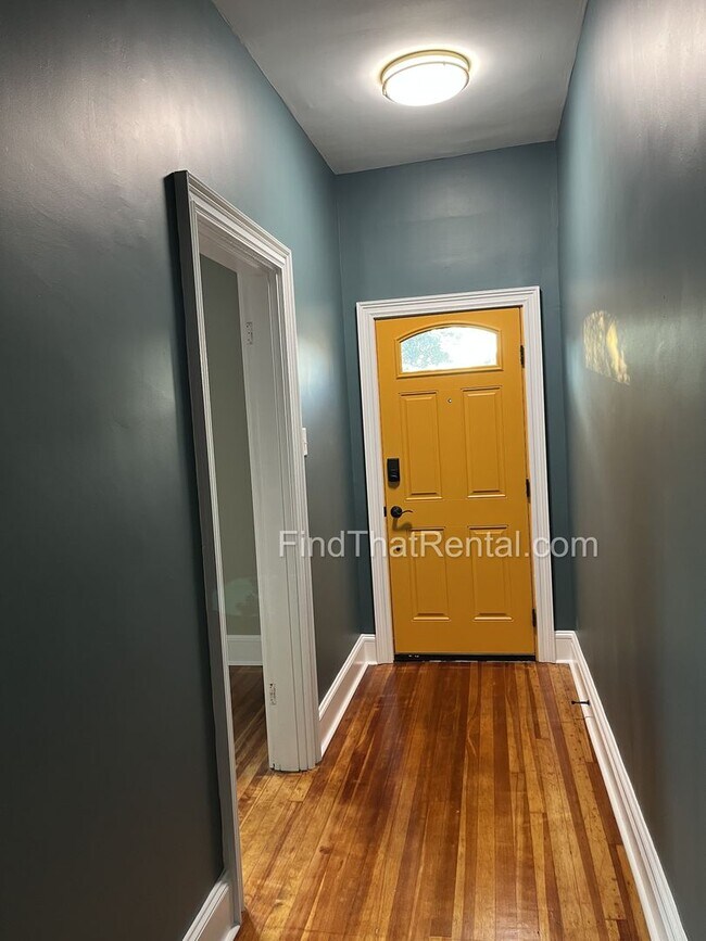 Building Photo - Downtown Carlisle Beautifully Renovated Pe...