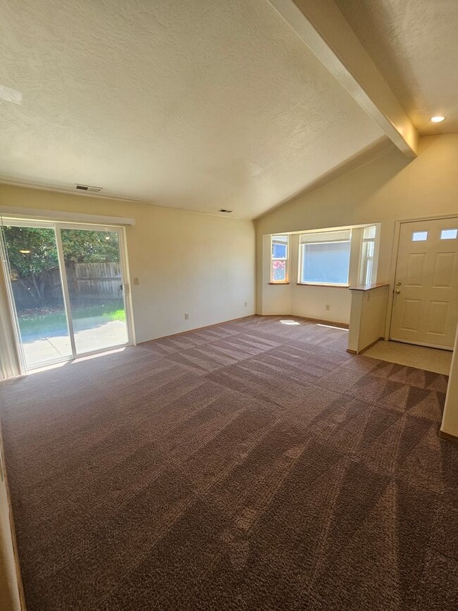 Building Photo - 3 Bedroom Home Near Schools!