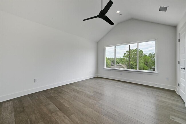 Building Photo - 2308 Maxwell Ln