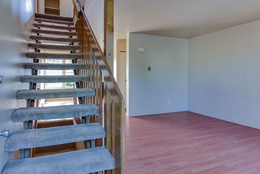 Building Photo - 3200 Azalea Dr