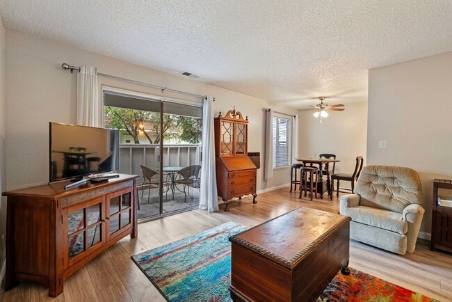 Building Photo - Fully Furnished 1BR/1BA Condo in Carson City