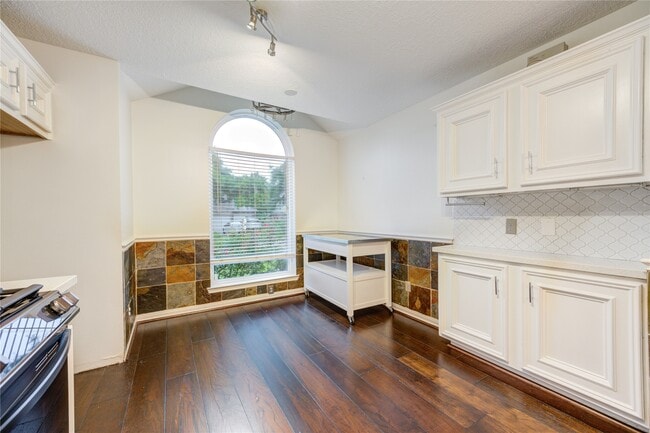 Building Photo - 21450 Park Post Ln