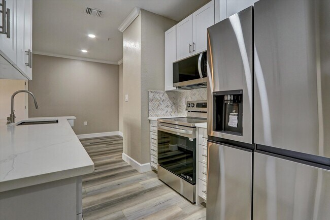 Building Photo - 5000 Culbreath Key Way