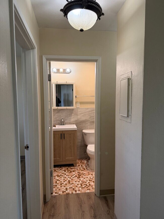 Building Photo - Updated 2 bedroom 1 bath duplex in Eugene!  $200 OFF YOUR FIRST MONTH'S RENT!