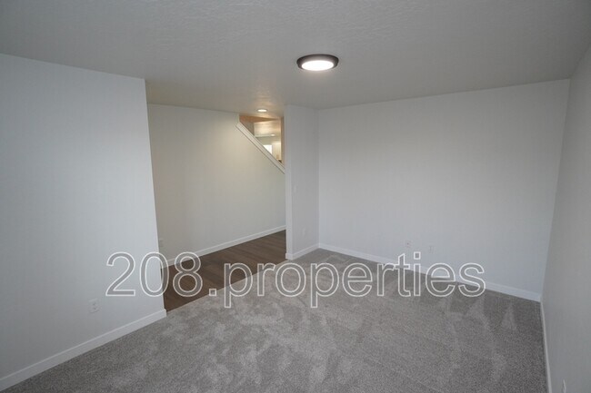 Building Photo - 5813 W Stavros St