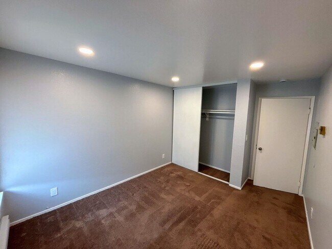 Building Photo - 2 Bed 2 Bath Condo in San Pablo - AVAILABLE NOW!!