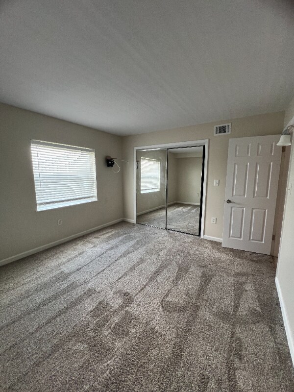 Building Photo - 190 E Olmstead Dr