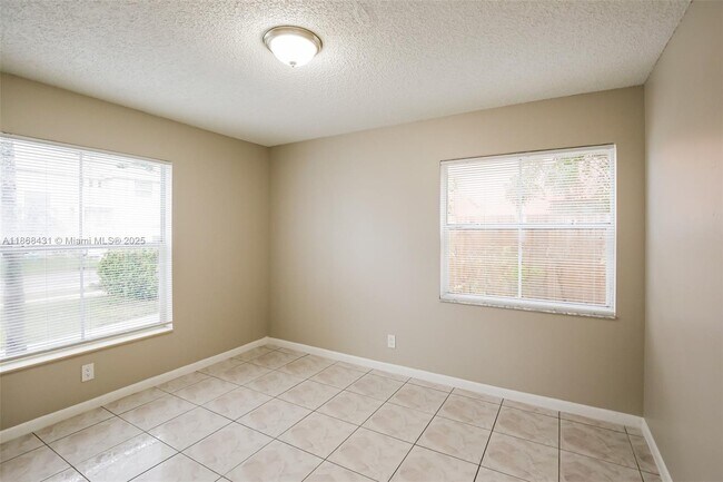 Building Photo - 6553 Bayfront Dr