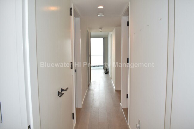 Building Photo - Koula 3/3/2, high flr. w/ Ocean & DH Views (Kakaako Area)