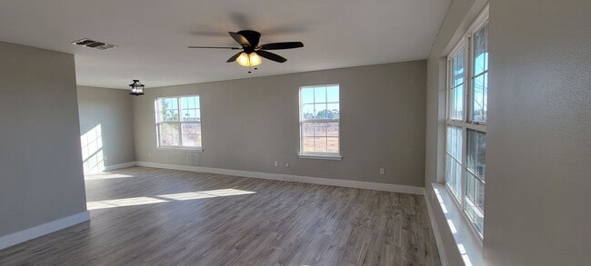 Building Photo - Spacious Two Bedroom home - Country Settin...