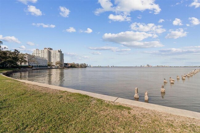 Building Photo - 5010 Bayshore Blvd