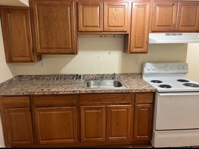 Building Photo - 539 Howe Ave