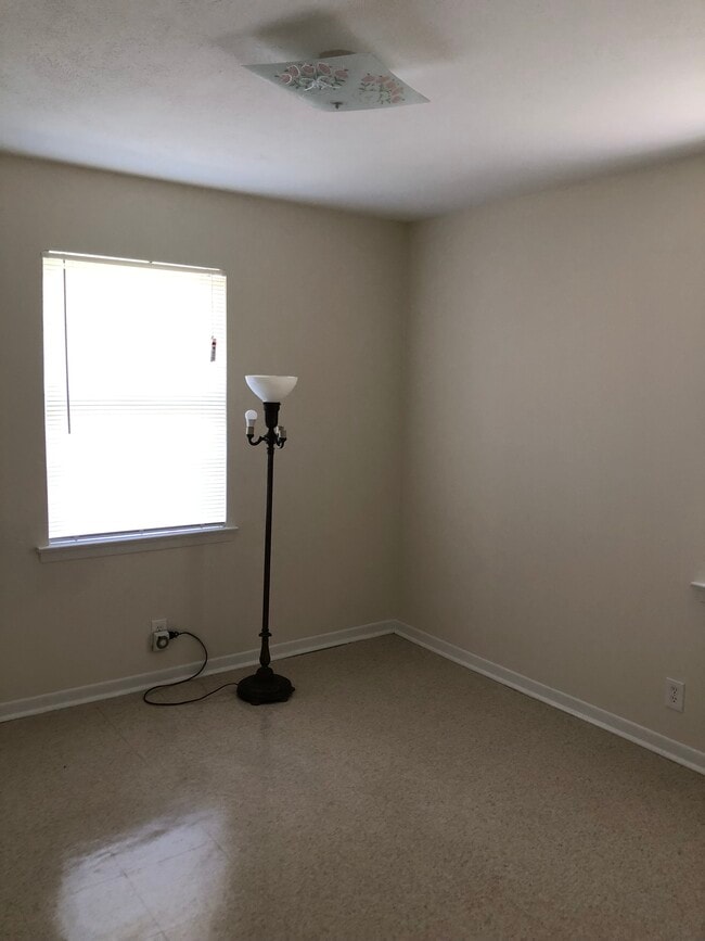 Building Photo - 241 N Murphy Rd