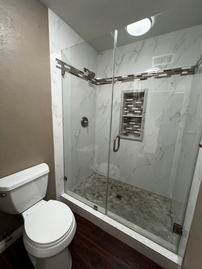 Building Photo - 2 Bedroom 3 Bath Condo for Rent in an Excellent Area of Fullerton