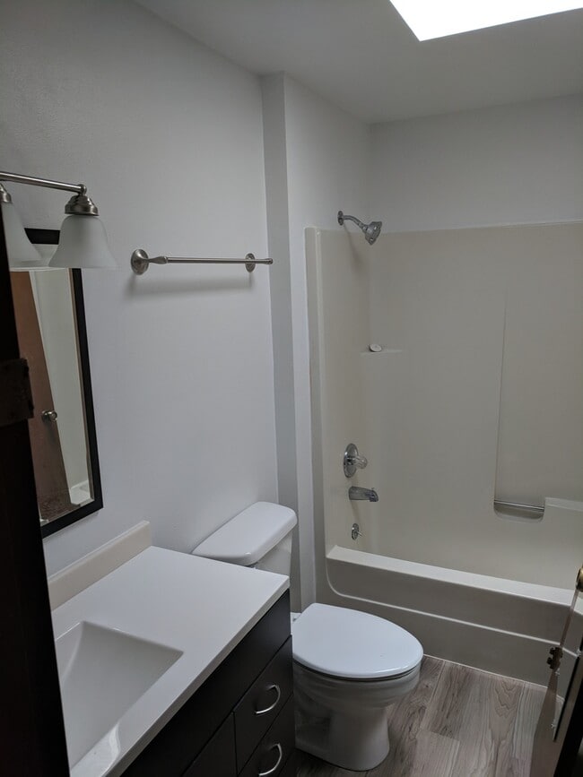 Building Photo - 32nd Street, 1409-1411