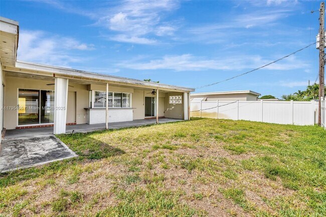 Building Photo - 9121 SW 54th Pl