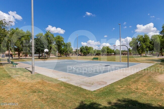 Building Photo - 490 W Ebony Way