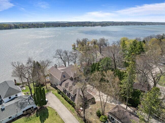 Building Photo - 2718 Willow Point Dr