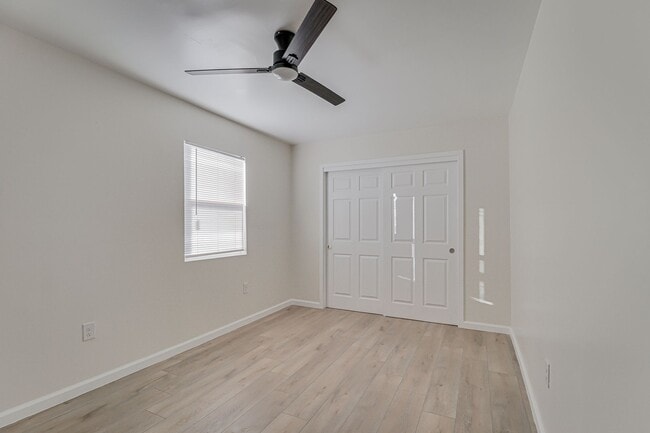 Building Photo - 2 bed 1 bath in Oildale!