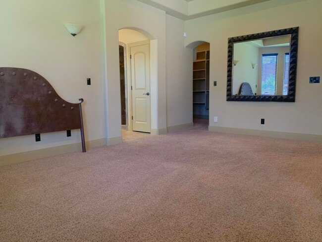 Building Photo - This Gorgeous Home is in the Tonaquint Ter...