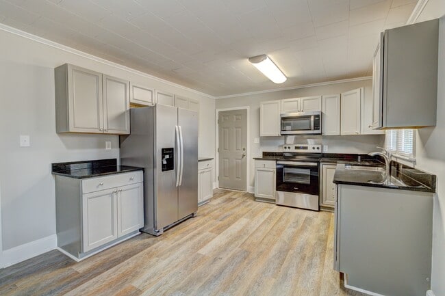 Building Photo - 136 Pony Barn Rd