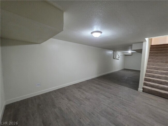 Building Photo - 1590 Mustang Dr