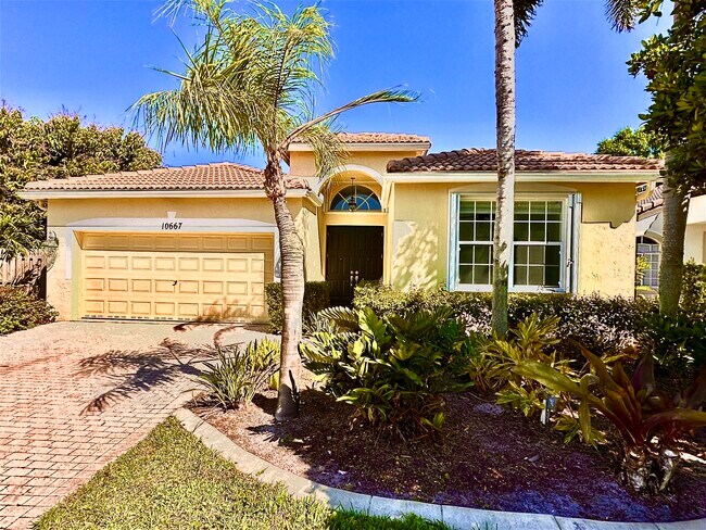 3/2/2 Single Family Home - 10667 Oak Bend Way