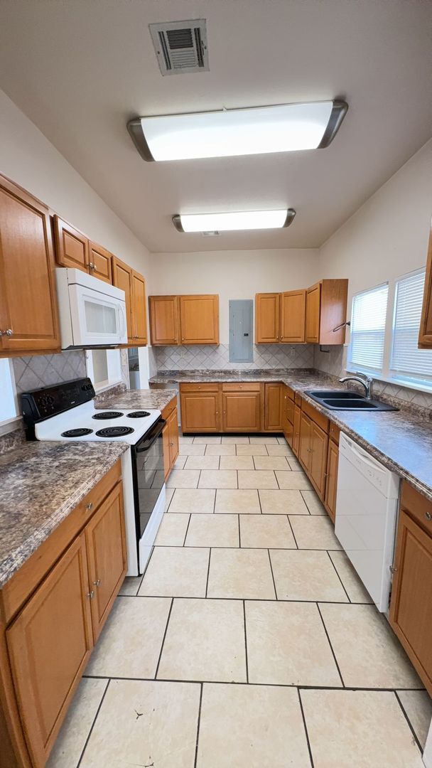 Building Photo - 710 W Cherokee Ave