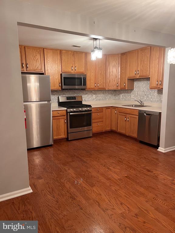 Building Photo - 5902 Coventry Way