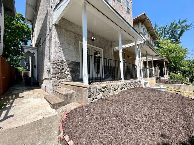 Building Photo - 412 N 32nd St