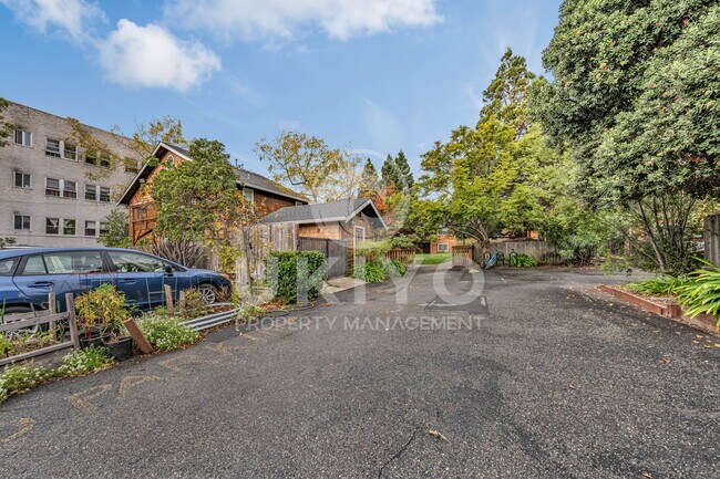 Building Photo - 620 Alcatraz Ave