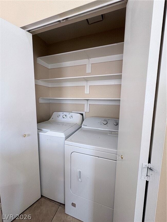 Building Photo - 1613 Crystal Chimes Dr