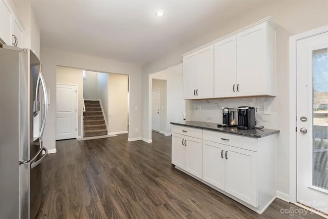 Building Photo - 549 Kiser Ln