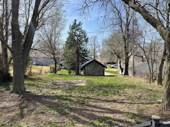 Building Photo - 3 Bedroom House Available Now!!