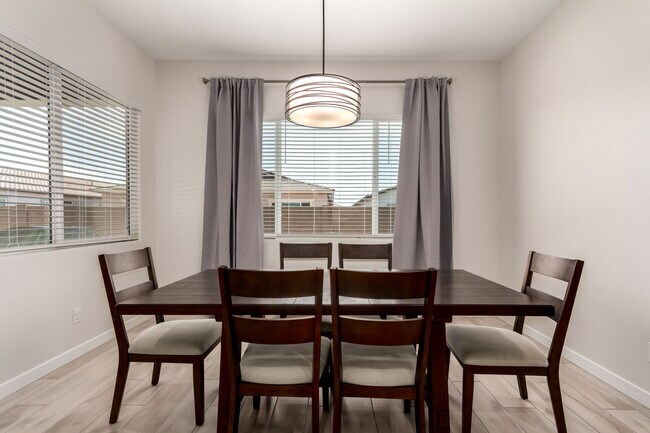Building Photo - 941 Treasure Trl