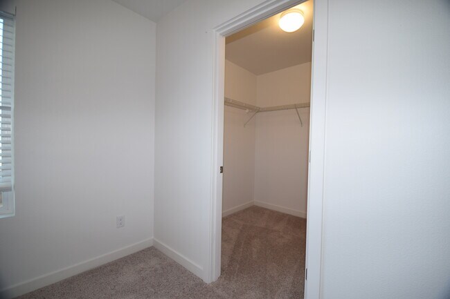 Building Photo - 1400 S 29th Blvd