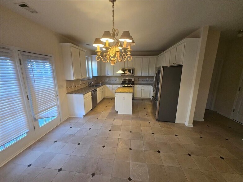 Building Photo - 2206 Creekway Dr