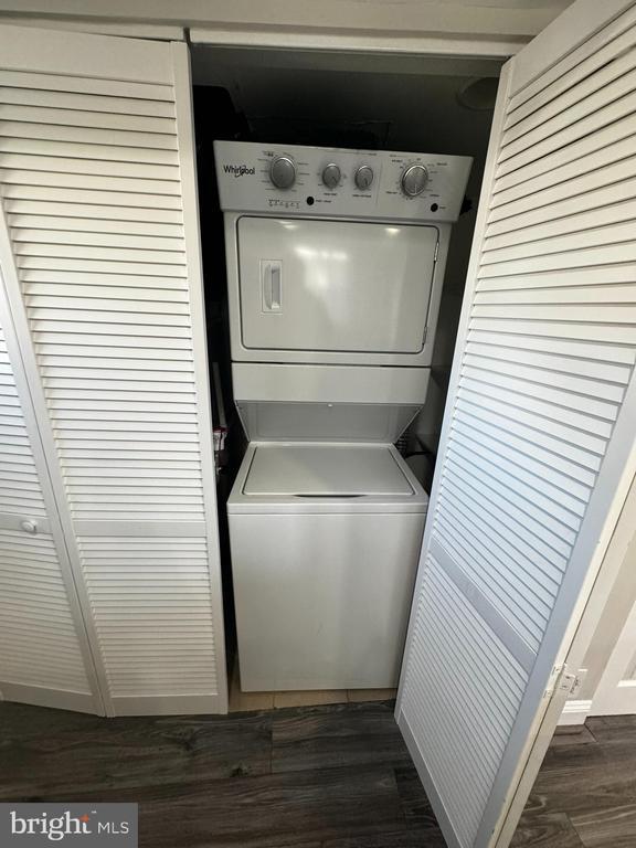 Building Photo - 5411 8th Pl S