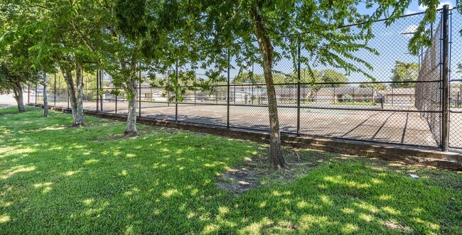 Building Photo - 10231 Gulfstream Ln